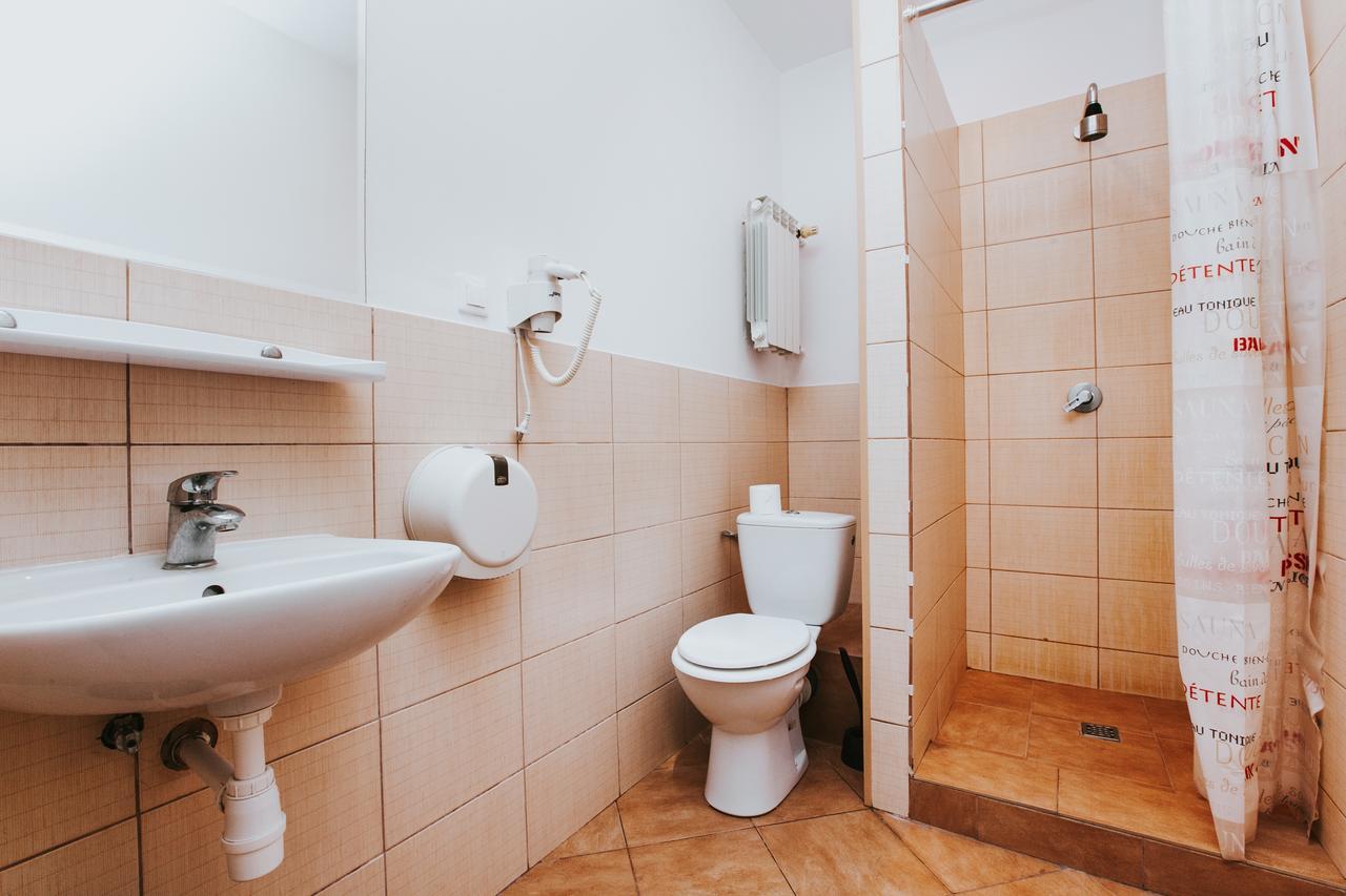 Erasmus Dorm Warsaw Ngoại thất bức ảnh